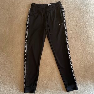 Nike Black Sweatpants/ Joggers Size Small